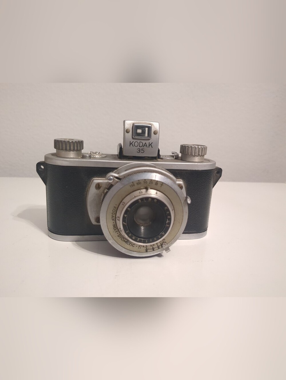 Vintage Kodak 35mm Film Camera w/ Leather Case  - Untested